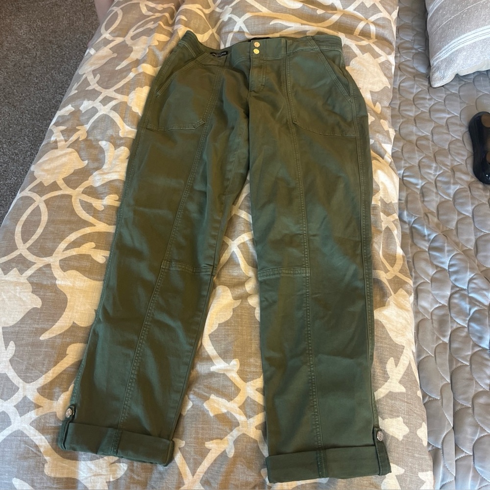 White House Black Market 4 Mid-Rise Straight Jeans Pret-a-pedi